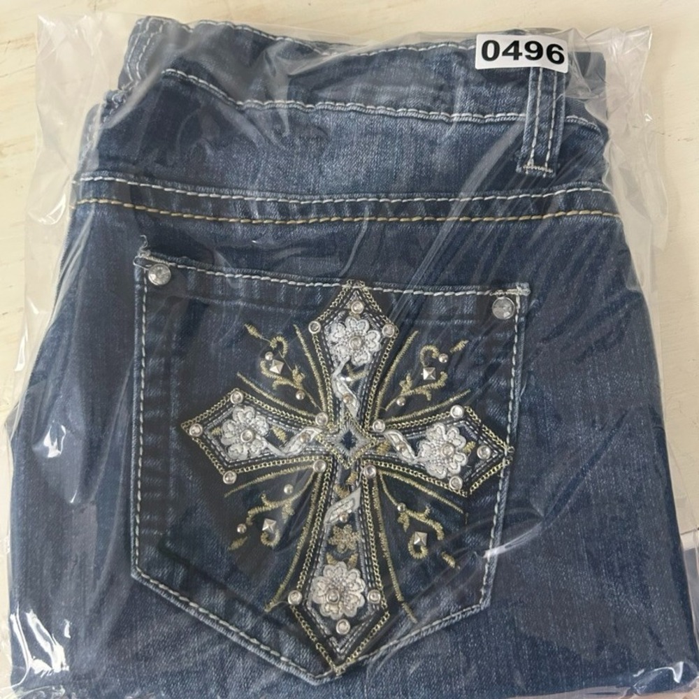 Love Nation Womens 10 Jeans Blue Distressed Straight Leg Embellished Cross Patch - Picture 13 of 13